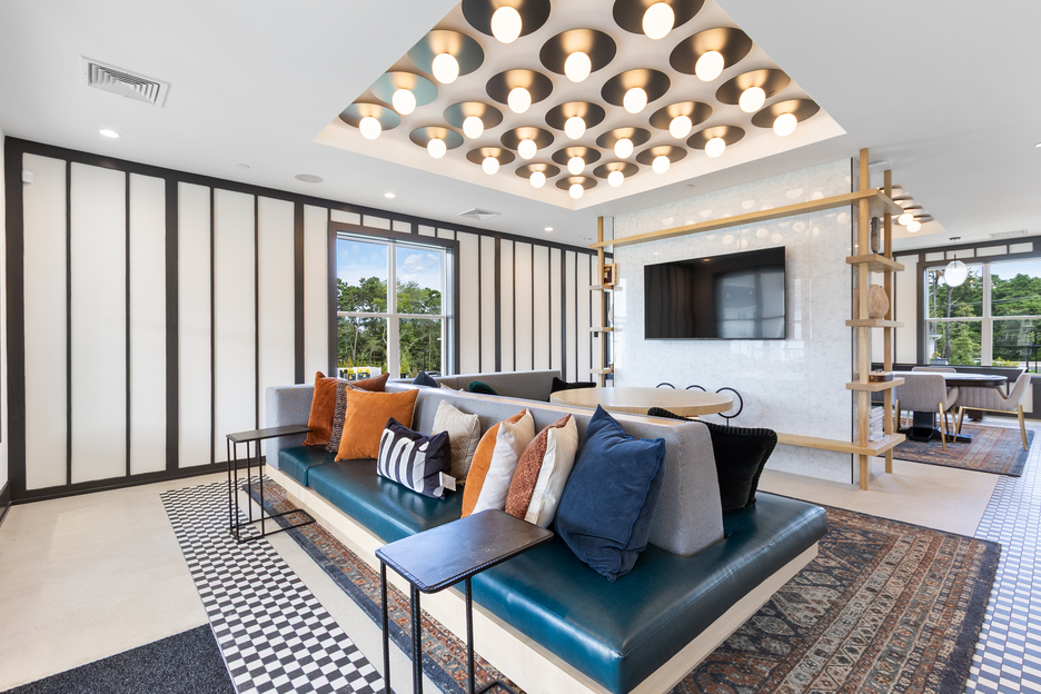 ApartmentsSeldomScene_PresidentialGardens_Clubhouse_25